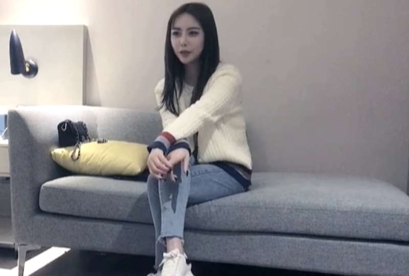 【太子精品探花】鸭哥再上场，约操高颜值外围小姐姐