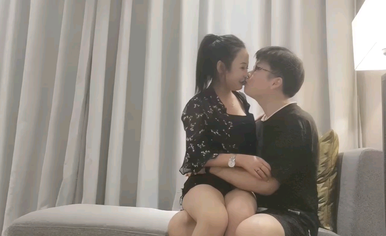 横扫全国外围约了个马尾少妇的。！