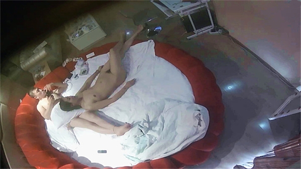 360偷拍到地方大哥带新女人去开房千万不能被嫂子看到呀_