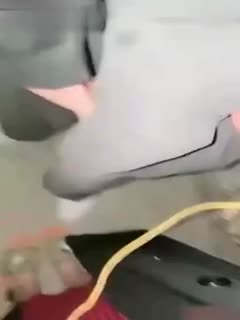 勾引高中处男骚母狗路边奶茶店勾引两个正在喝奶茶的高中生诱惑小处男带去酒店开苞两个小处男